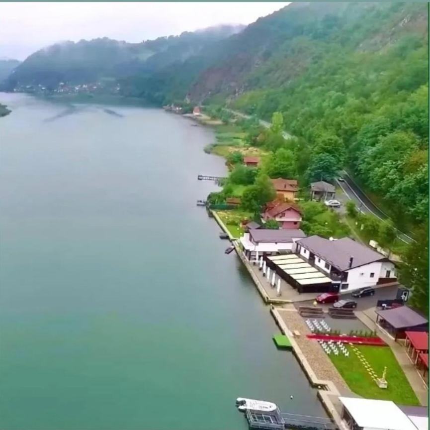 Montekarlo Na Drini Bed & Breakfast Mali Zvornik Luaran gambar
